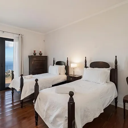 Exquisite Madeira Luz 5 Bedroom Heated Pool Sea Views Games *