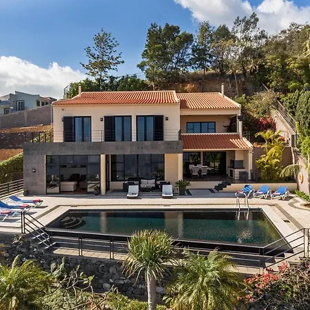 Exquisite Madeira Luz 5 Bedroom Heated Pool Sea Views Games * Funchal (Madeira)
