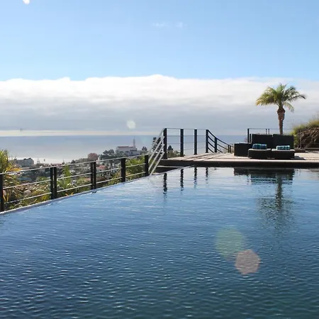 Exquisite Madeira Luz 5 Bedroom Heated Pool Sea Views Games Villa Funchal (Madeira)
